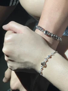 Vòng tay chiếu ảnh khắc laser MyCrush photo review